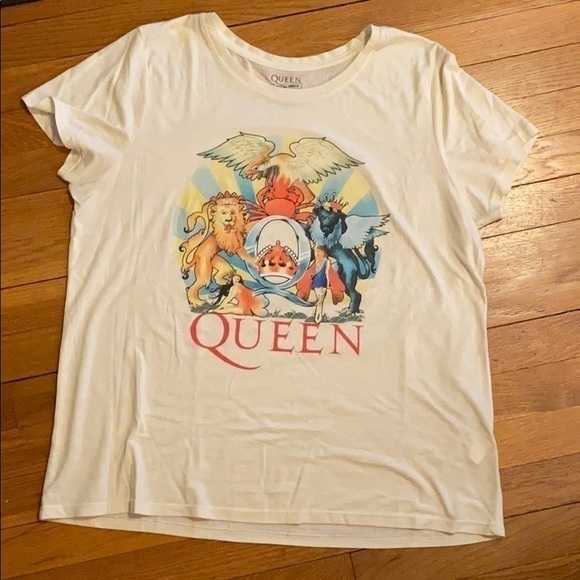 Queen Animal Graphic Tee - Picture 4 of 7
